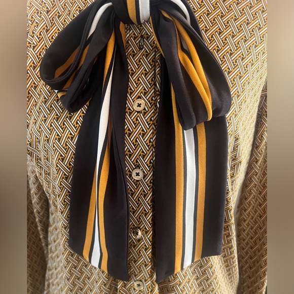 🆕 Michael Kors Geo-Print Bow Blouse - Picture 7 of 17